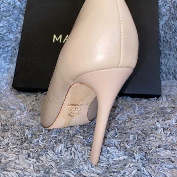 🧡🤍 NEW- Marciano Pumps - Picture 5 of 7